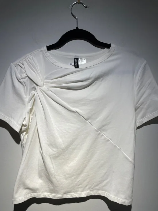 NWT Divided Women’s White Short Sleeve Tee with Shoulder Knot - Picture 3 of 6